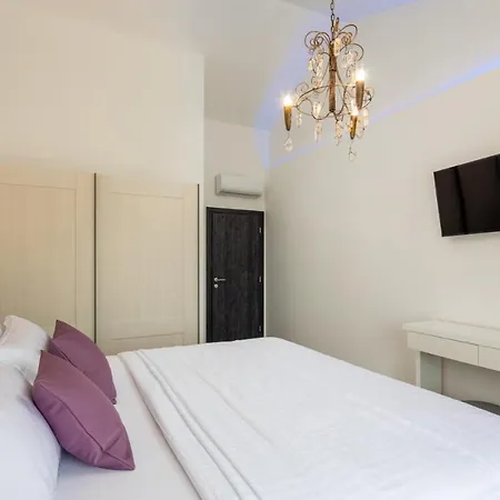 West Willa Trogir